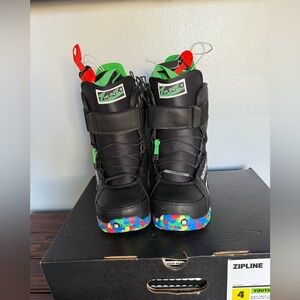 Burton NWT Youth Snowboard Boots size 4Y